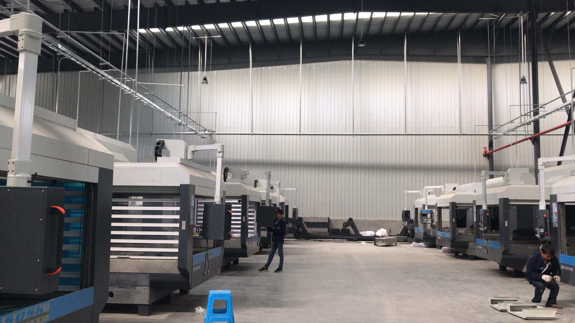 10月出貨50臺精雕機，背后的勤勞付出值得贊揚。